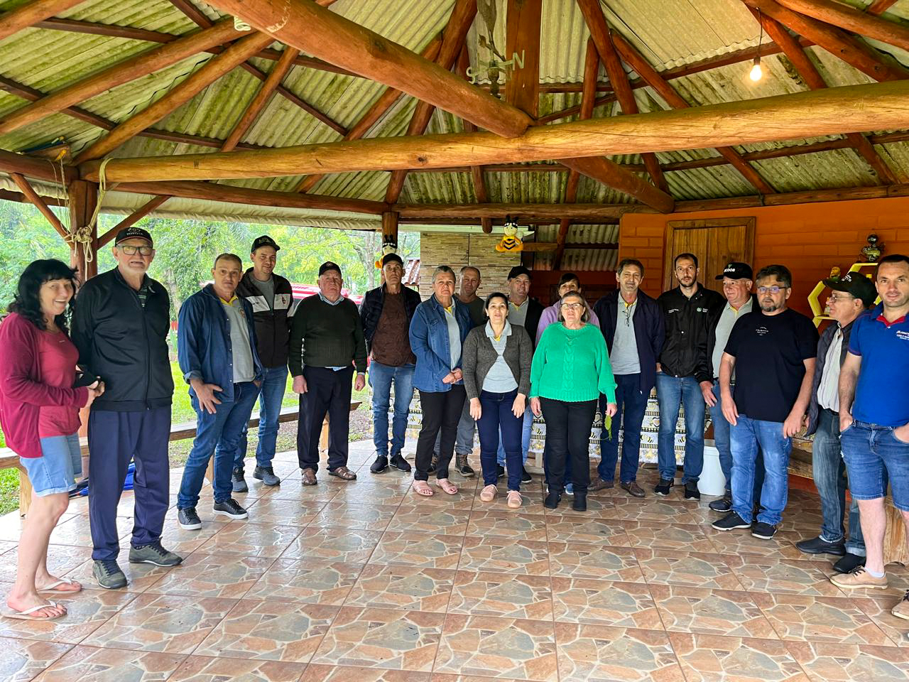 Missão técnica em Itapiranga fortalece projeto para a associação de apicultores de Nova Itaberaba