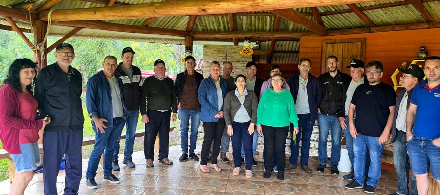 Missão técnica em Itapiranga fortalece projeto para a associação de apicultores de Nova Itaberaba
